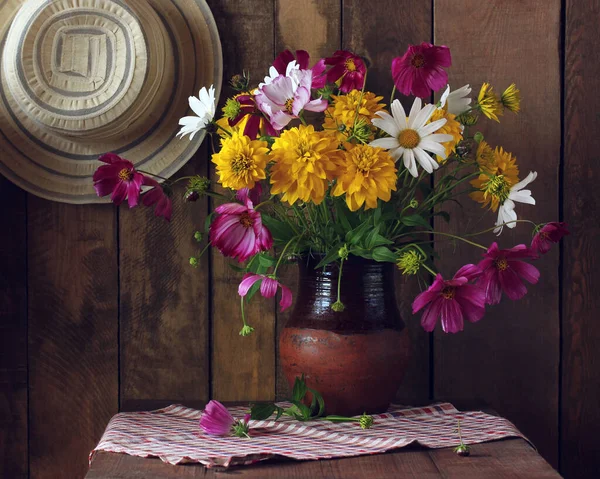 Tuinbloemen Een Pot Zomer Stilleven Met Een Boeket Rustieke Stijl — Stockfoto