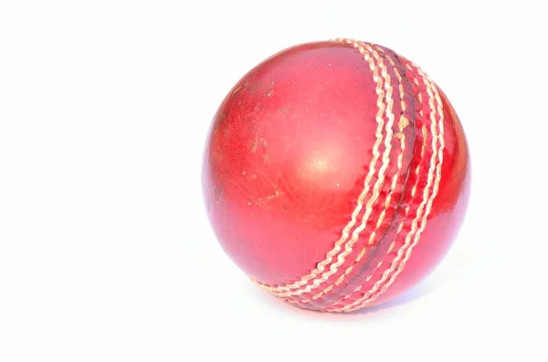 Червоний крикет м'яч — стокове фото