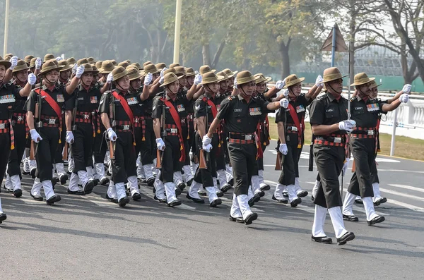 Индийская армия с АК-47 — стоковое фото