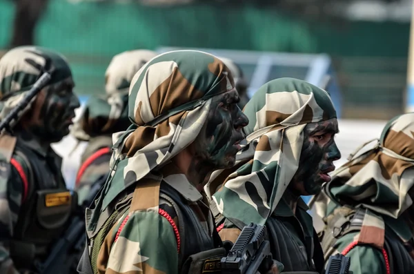 Tentara India dengan AK-47 — Stok Foto