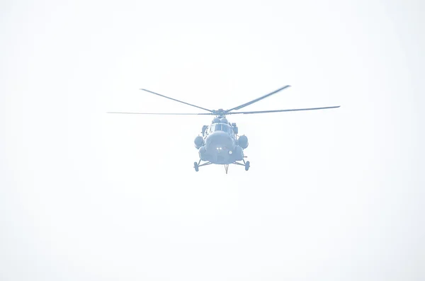 Helicopter latająca w niebo — Zdjęcie stockowe