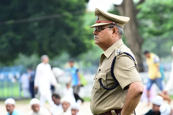 Polis kalabalığı yönetmek