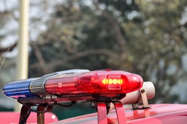 Acil durumda bir polis arabası.