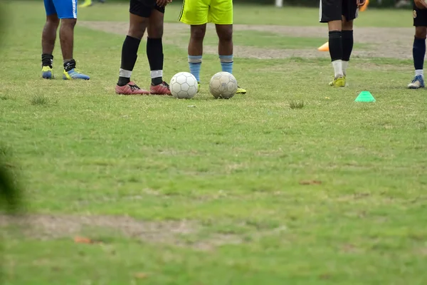 Pojkar är redo att spela fotboll — Stockfoto