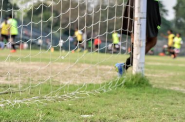 Futbol oynayan çocuklar