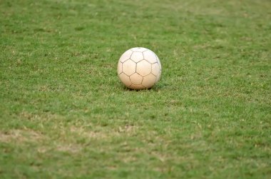 Beyaz futbol topu 