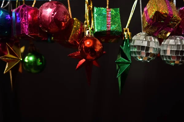 Regalos de Navidad en negro — Foto de Stock