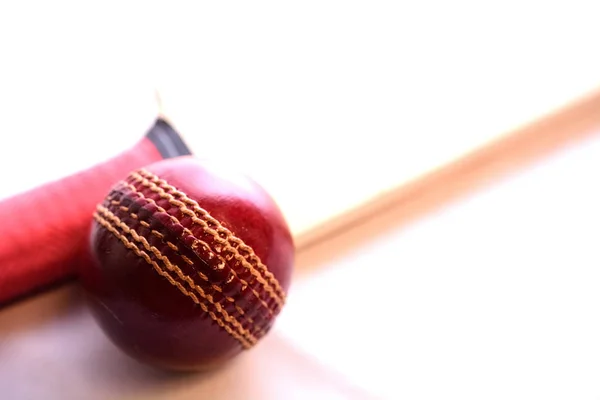 Kriket sopası ve top — Stok fotoğraf