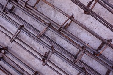 Tel ile oncrete barlar