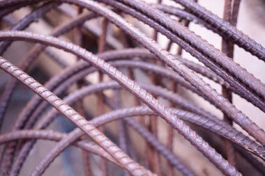 İnşaat alanında demir çubuk