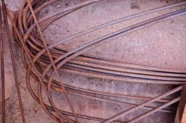 İnşaat alanında demir çubuk