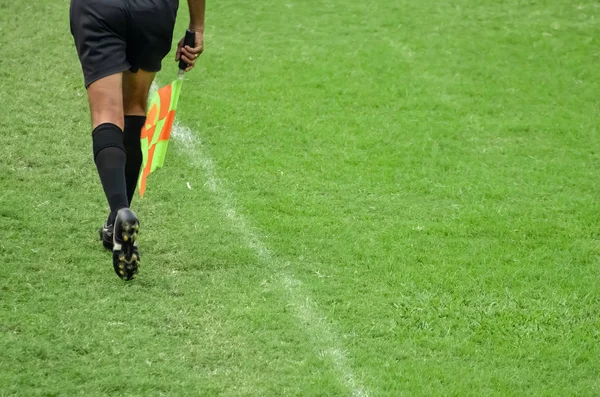 Árbitro assistente de futebol — Fotografia de Stock