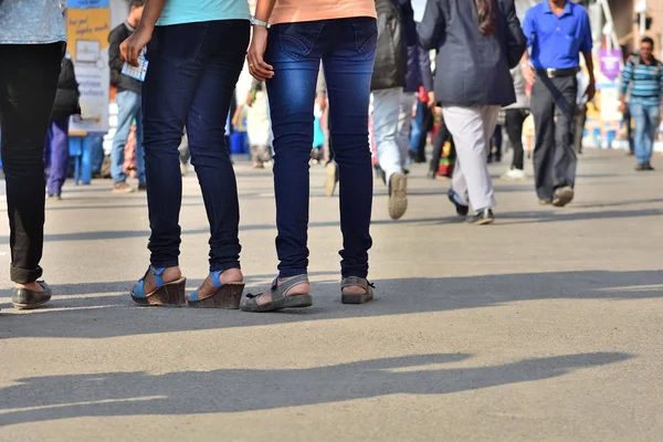 Motion blurred pedestrians — Stock Photo, Image