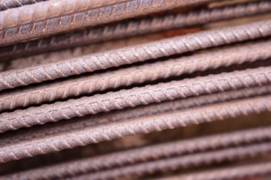 İnşaat alanında demir çubuk