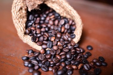 Kahve çekirdekleri torbada