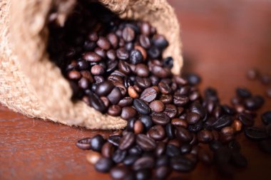 Kahve çekirdekleri torbada