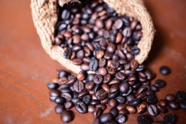 Kahve çekirdekleri torbada