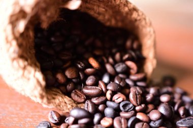 Kahve çekirdekleri torbada