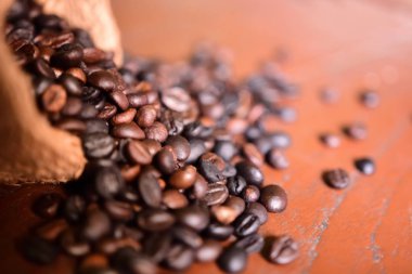 Kahve çekirdekleri torbada