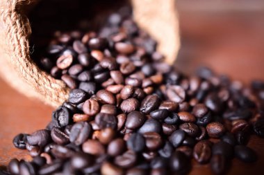 Kahve çekirdekleri torbada