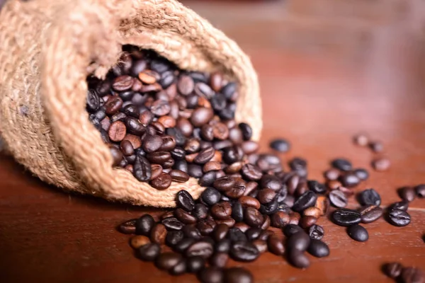 Kahve çekirdekleri torbada