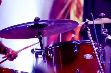 Davul Noel sırasında'da bir festival oynuyorlar.