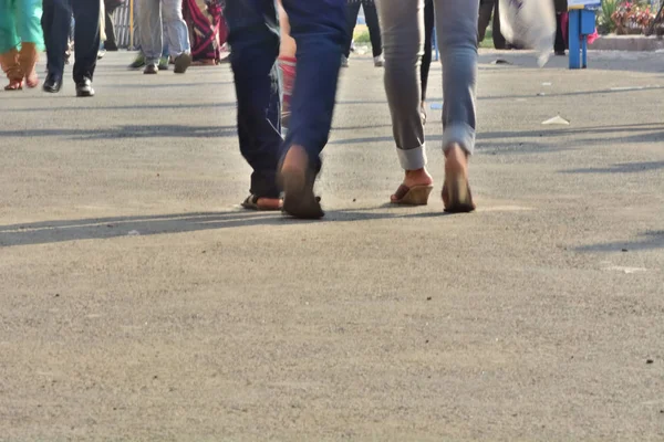 Motion Blurred Pedestrians Walking Street — Stock Photo, Image