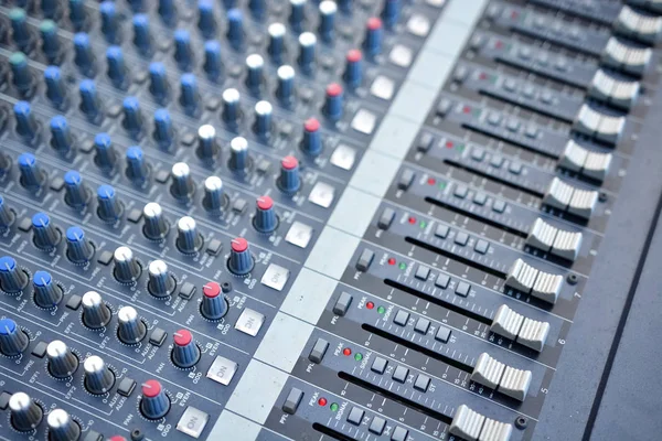 Mixer de som em um concerto ao vivo — Fotografia de Stock