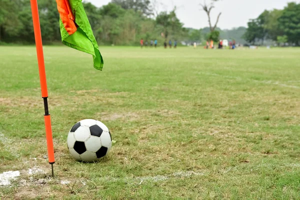 Fußball in der Ecke — Stockfoto