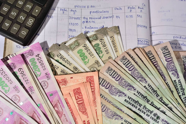 Счет лагер с индийскими деньгами
