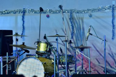 Sahnede oynamak için hazır müzik davul