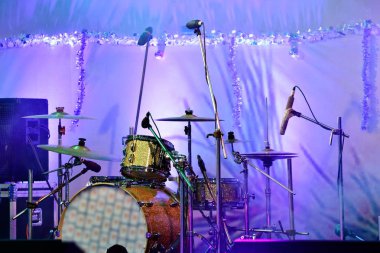 Sahnede oynamak için hazır müzik davul