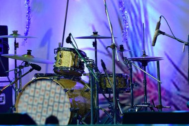 Sahnede oynamak için hazır müzik davul