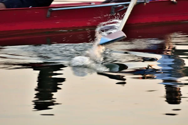Primo Piano Del Kayak Remi Dell Uomo — Foto Stock
