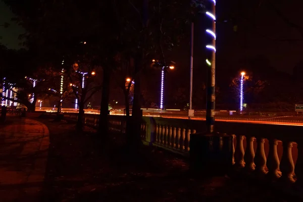 Lichtschilder Auf Einer Stadtstraße Einer Nacht — Stockfoto