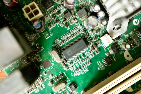 复杂的计算机电路板 电路组件 — 图库照片