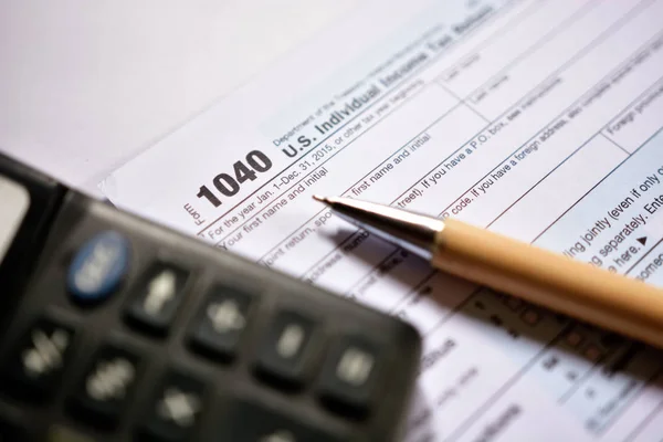 Amerikanisches Steuerformular 1040 Auf Weißem Hintergrund Amerikanisches Steuerformular Ausfüllen — Stockfoto