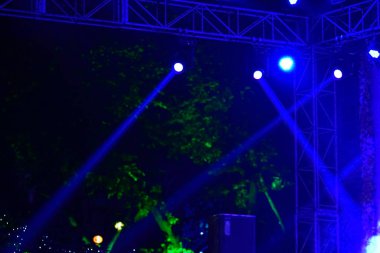 Sahne Işığı Koyu siyah Işıklara Karşı