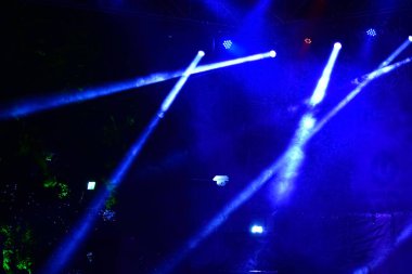 Sahne Işığı Koyu siyah Işıklara Karşı