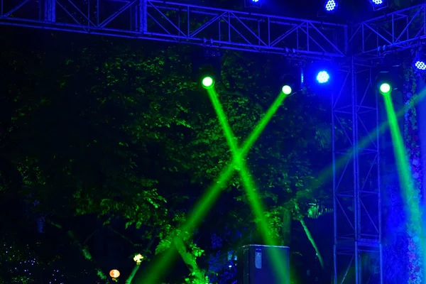 Sahne Işığı Koyu siyah Işıklara Karşı