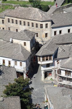 Gjirokastra Arnavut şehir üzerinde seyir görünüm.