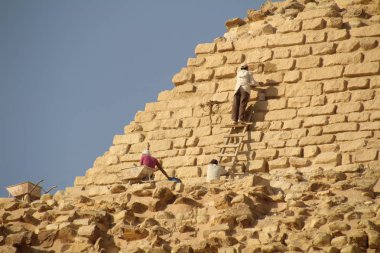 Mısır adım piramit