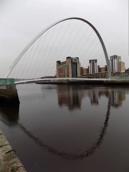 Millennium-Brücke über den Fluss Tyne in Newcastle, Uk. — Stockfoto