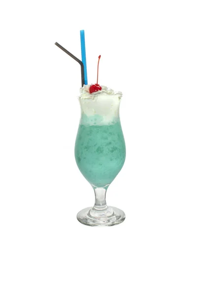Blue Lagoon cocktail met een schijfje citroen en kersen — Stockfoto