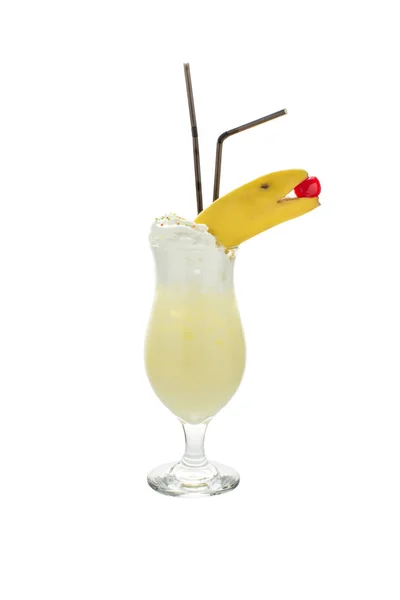 Gelber Bananencocktail im Martini-Glas mit Zitrone — Stockfoto