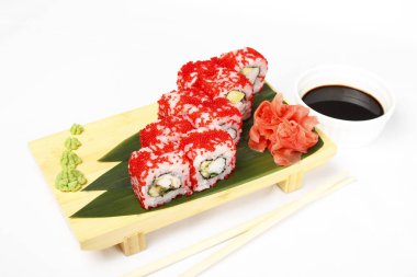 Rulo karides, salatalık, uçan balık Karaca