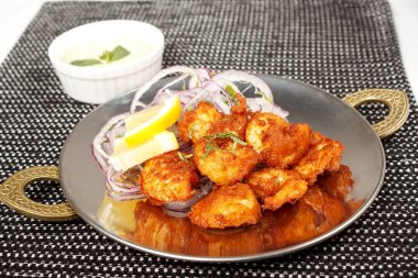 İle turşu soğan kızarmış karides hırpalanmış