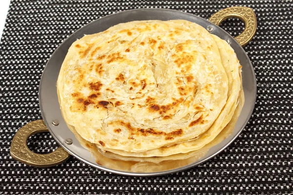 Traditionelle indische hausgemachte roti chapati paratha — Stockfoto