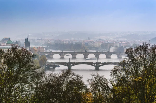 Una Vista Vecchi Ponti Famosi Praga Centro Storico Fiume Moldava — Foto Stock