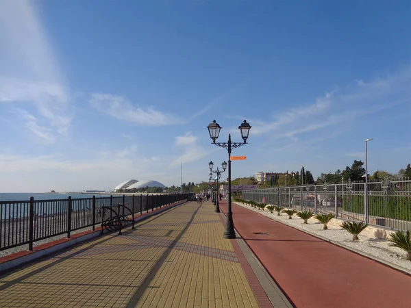 Sahil mesire fenerler ve bisiklet yolu ile